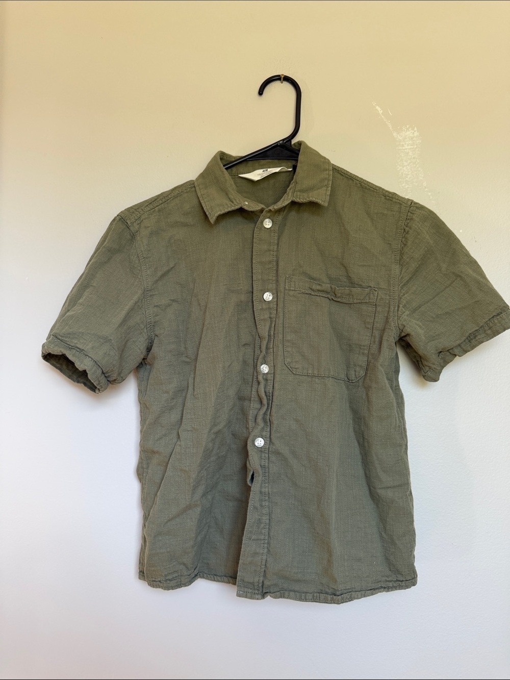H&M Short-Sleeve Button-Up Shirt in Olive